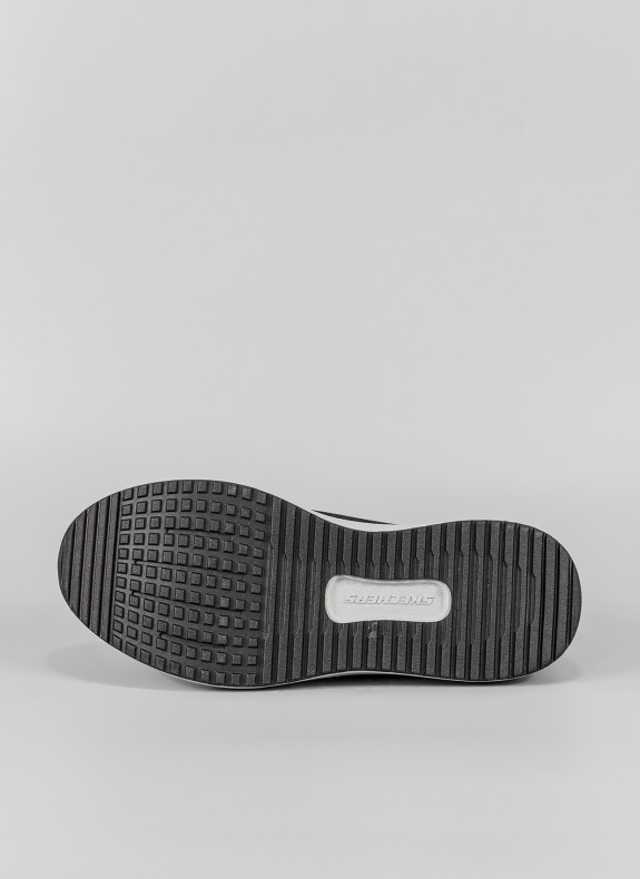 Zapatillas SKECHERS en color negro para hombre
