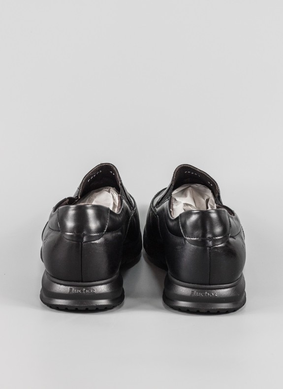 Zapatos FLUCHOS en color negro para hombre
