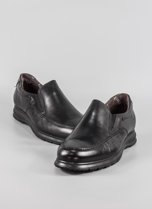 Zapatos FLUCHOS en color negro para hombre