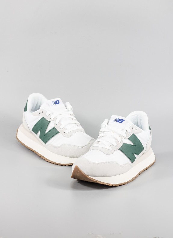 Zapatillas NEW BALANCE en color verde para hombre