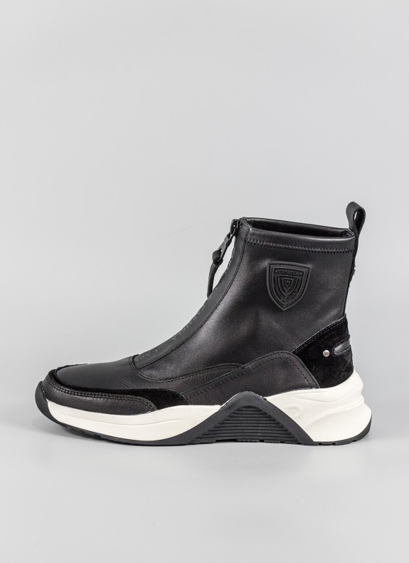 Bottines CARMELA de couleur noire pour femme.