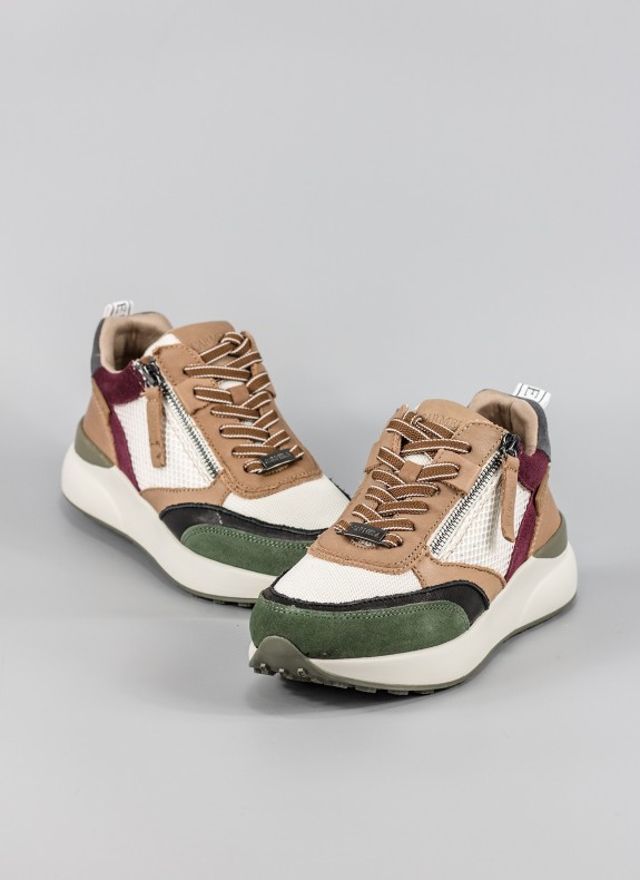 Zapatillas CARMELA en color camel para mujer