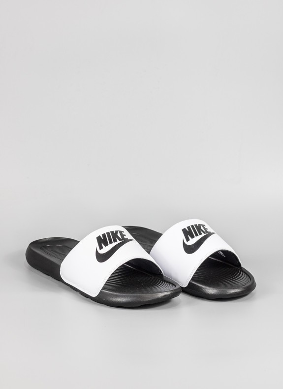 Sandalia NIKE en color negro para hombre