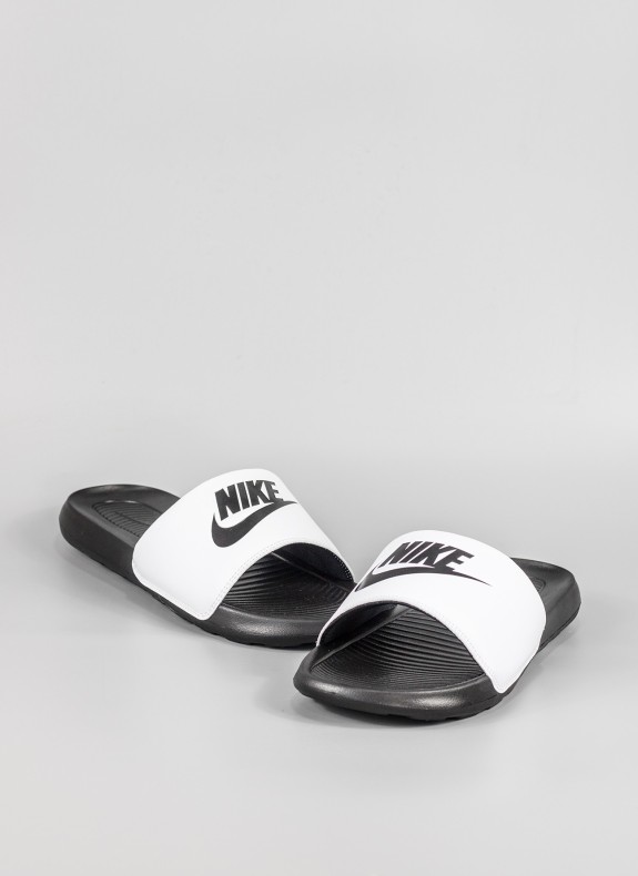 Sandale NIKE de couleur noire pour homme