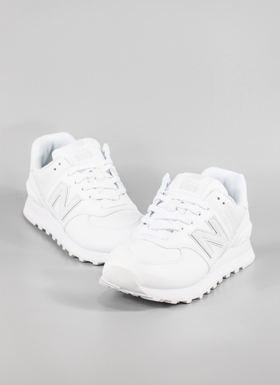 Zapatillas NEW BALANCE en color blanco para mujer