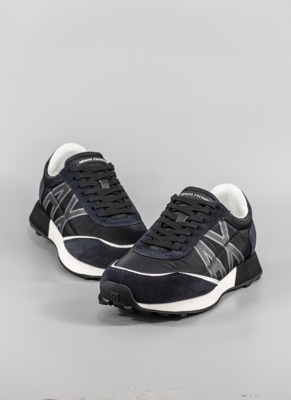 Chaussures ARMANI EXCHANGE de couleur noire pour homme