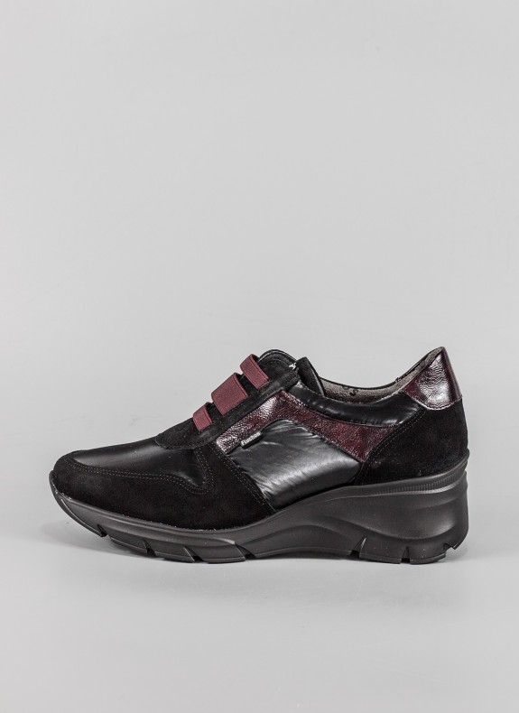 Zapatos FLUCHOS en color negro para mujer