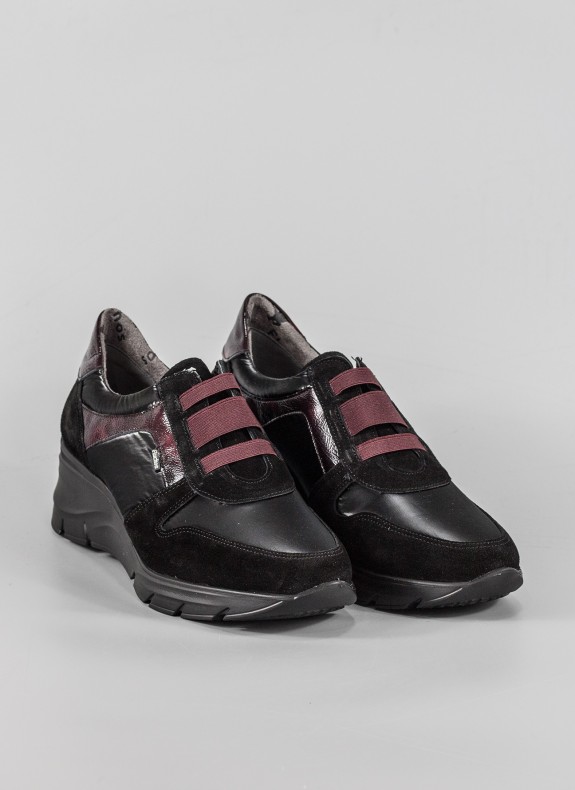 Zapatos FLUCHOS en color negro para mujer