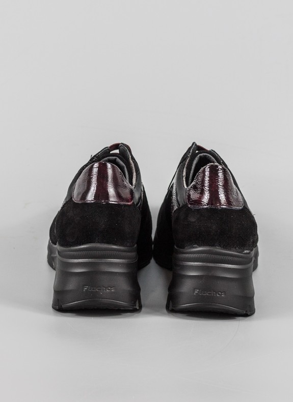 Zapatos FLUCHOS en color negro para mujer