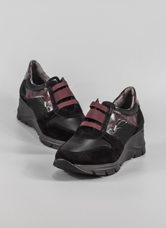 Zapatos FLUCHOS en color negro para mujer