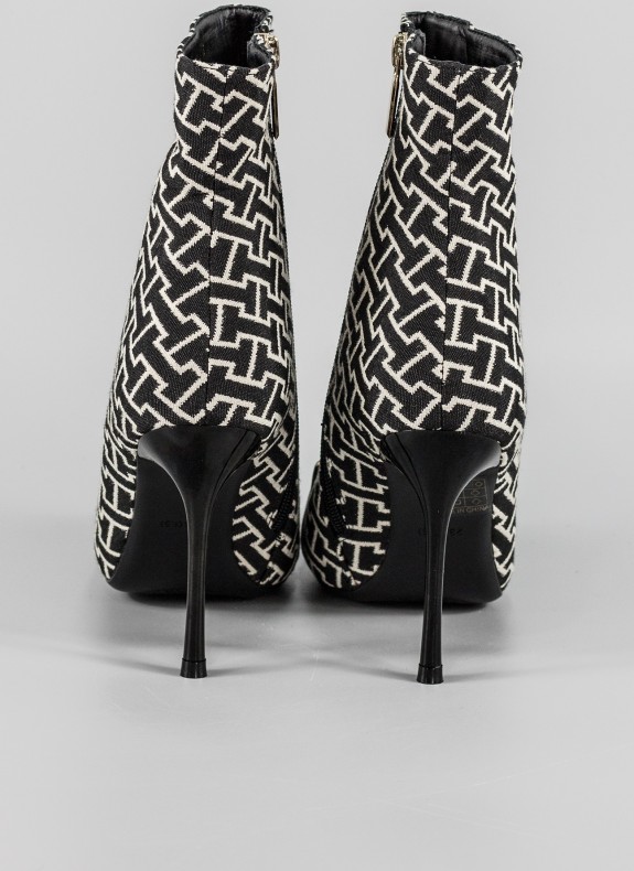 Botines KESLEM en color negro para mujer