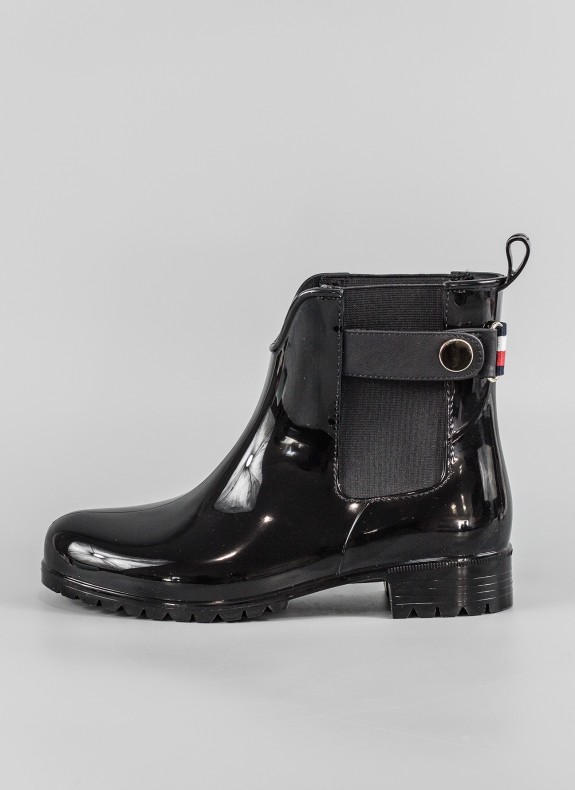 ANKLE RAINBOOT WITH METAL DETAIL
