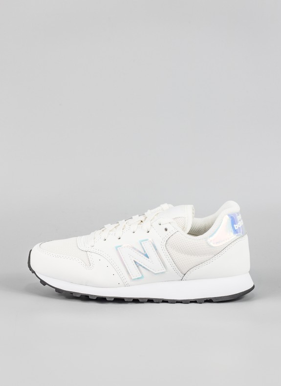 Zapatillas NEW BALANCE en color blanco para mujer