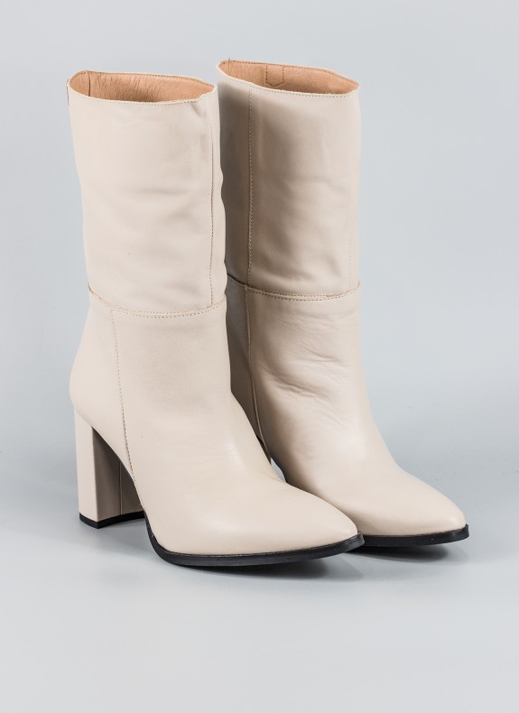 Botas POPA en color beige para mujer