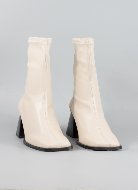 Botines ANGEL ALARCON em cor bege para mulher