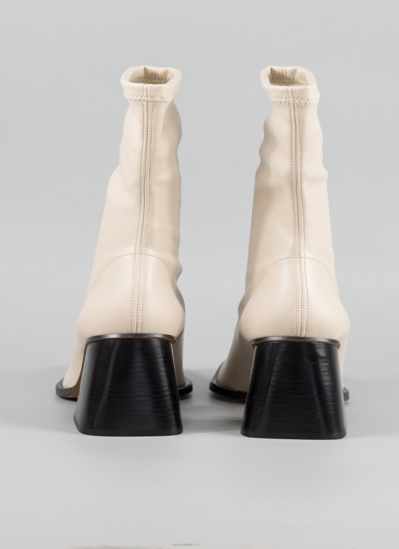 Botines ANGEL ALARCON em cor bege para mulher