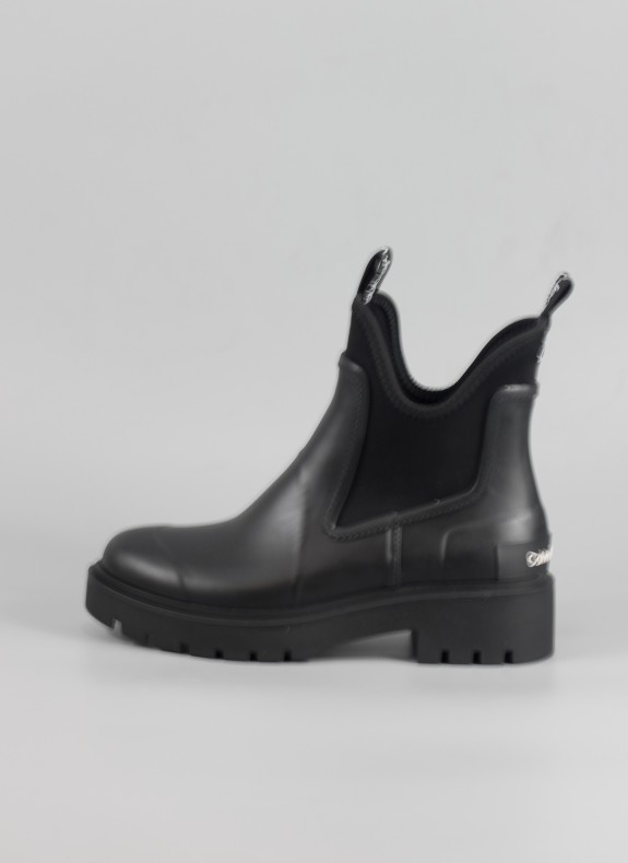 Bottines CALVIN KLEIN de couleur noire pour femme.