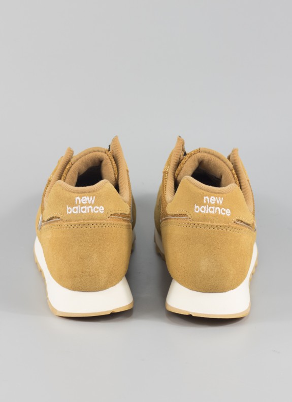 Zapatillas NEW BALANCE en color mostaza para hombre