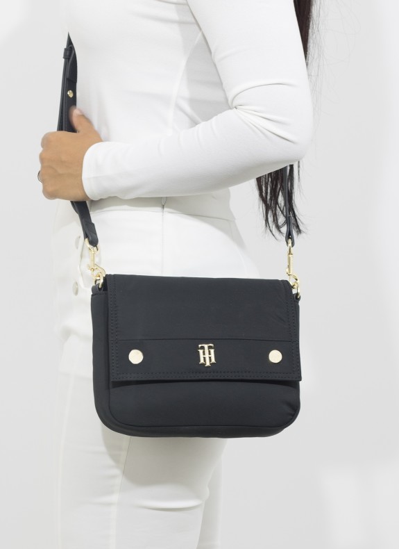 Bolso TOMMY HILFIGER en color negro para mujer