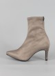 Bottines KESLEM en couleur taupe pour femme.