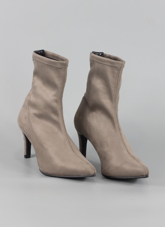Bottines KESLEM en couleur taupe pour femme.