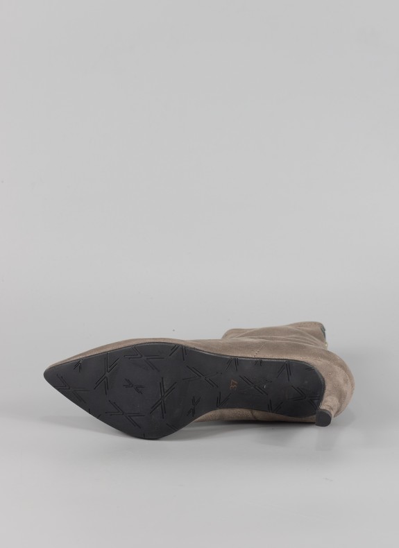 Bottines KESLEM en couleur taupe pour femme.