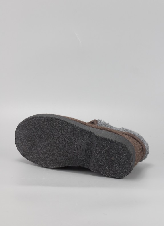 Chaussons KESLEM de couleur marron pour homme