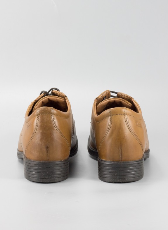 Zapatos CLARKS en color cuero para hombre