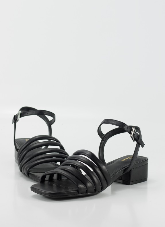 Sandalias CLARKS en color negro para mujer