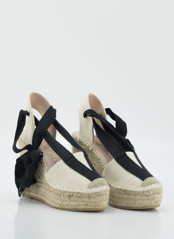 Espadrilles MACARENA de couleur beige pour femme.