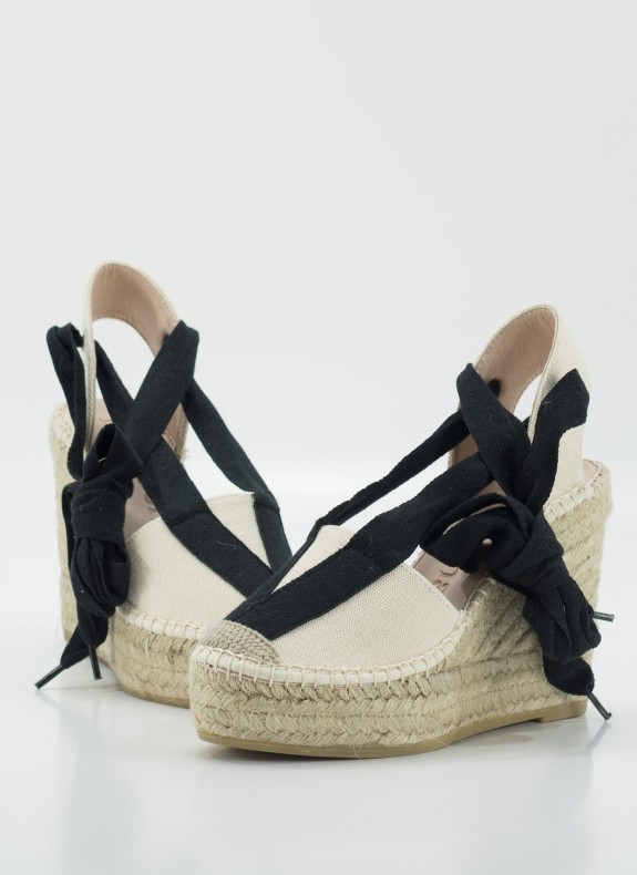 Espadrilles MACARENA de couleur beige pour femme.