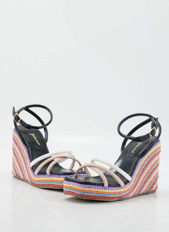 Sandalia KESLEM en color negro para mujer