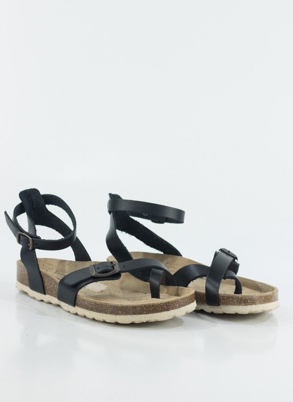 Sandalia KESLEM en color negro para mujer