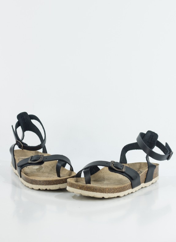 Sandalia KESLEM en color negro para mujer