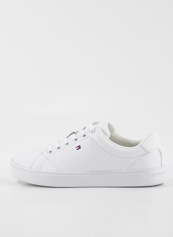 BASKETS TOMMY HILFIGER ESSENTIAL COURT SNEAKER BLANC