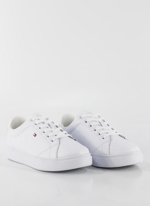 BASKETS TOMMY HILFIGER ESSENTIAL COURT SNEAKER BLANC