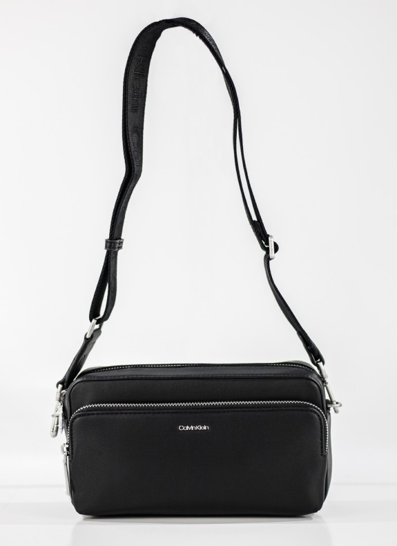 BANDOLERA CALVIN KLEIN CK MUST CAMERA BAG W/PCKT LG NEGRO