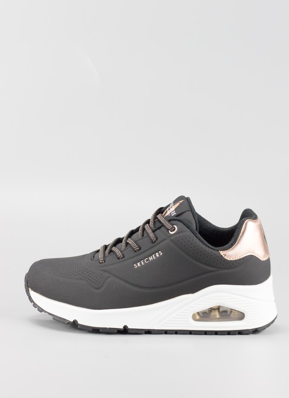 Zapatillas SKECHERS en color blk para mujer