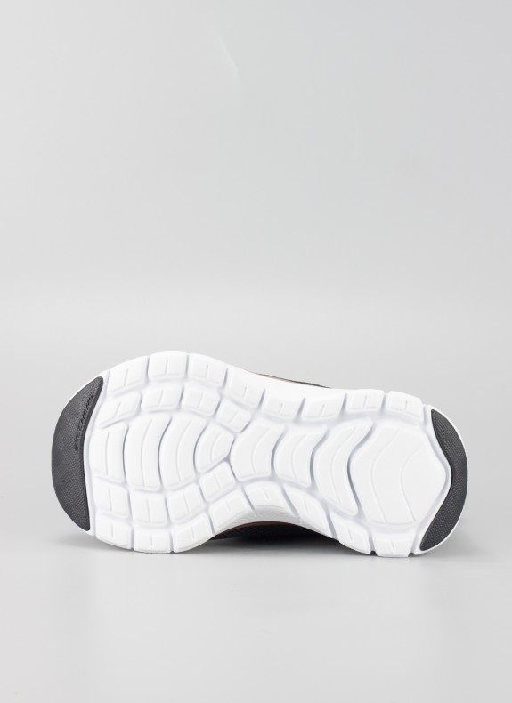 Zapatilhas SKECHERS em cor preta para mulher