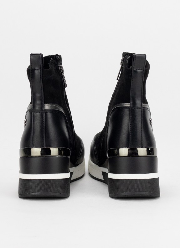 Botines XTI en color negro para mujer