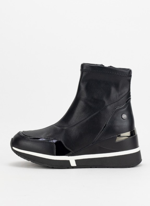 Botines XTI en color negro para mujer