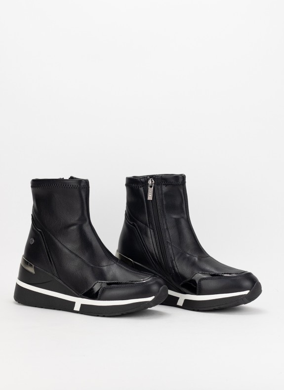 Botines XTI en color negro para mujer