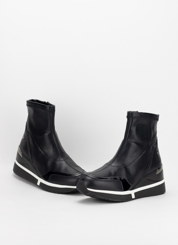 Botines XTI en color negro para mujer
