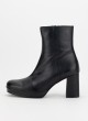 Bottines DESIREE SHOES en couleur noir diana pour femme.