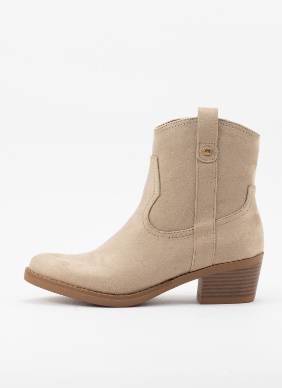 Botines XTI en color beige para mujer