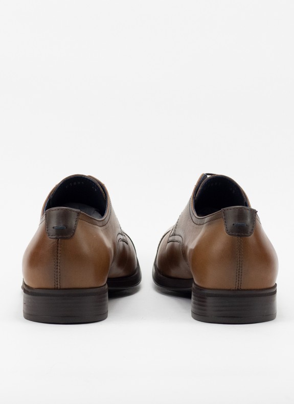 Zapatos FLUCHOS en color camel para hombre