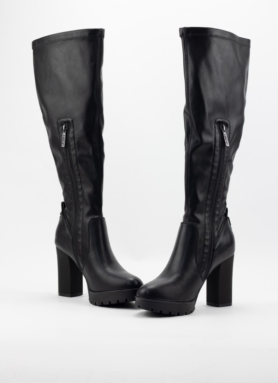 Botas REFRESH en color negro para mujer