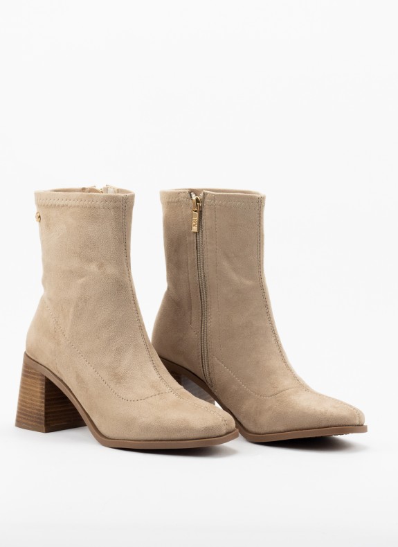 Botines XTI en color beige para mujer
