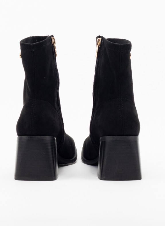 Botines XTI en color negro para mujer