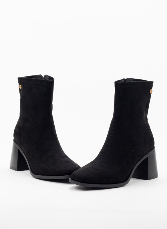 Botines XTI en color negro para mujer